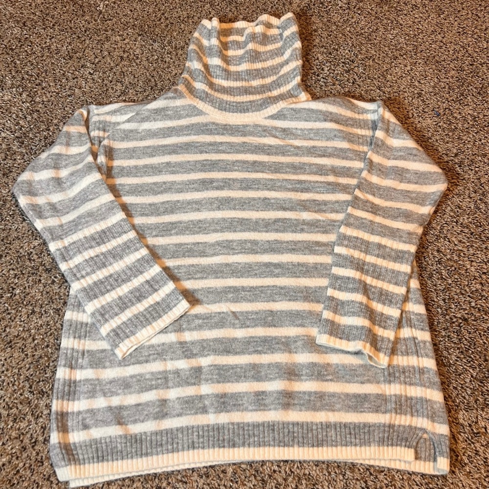 LOFT Striped Turtleneck Sweater Women's‎ Size S Gray White Cozy Knit Pullover